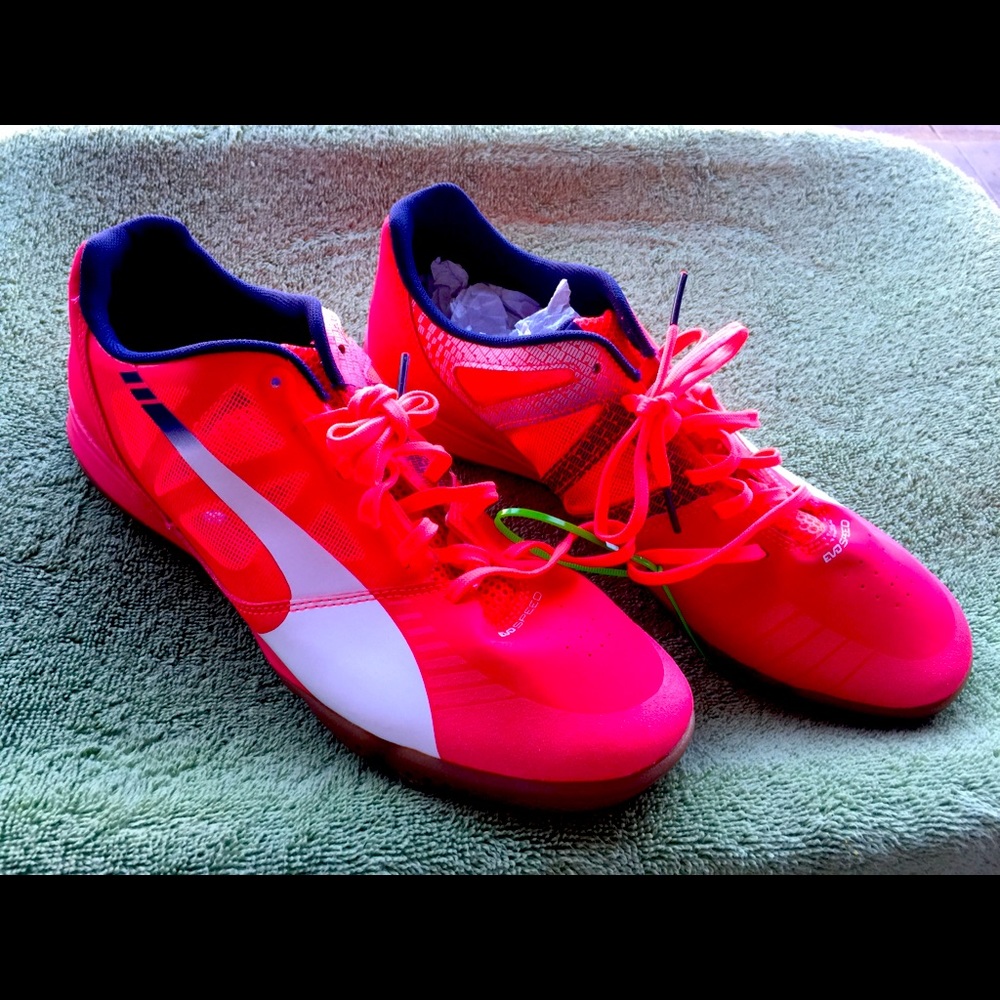 NEW Men’s Puma Pink Indoor Soccer Shoe sz 9.5